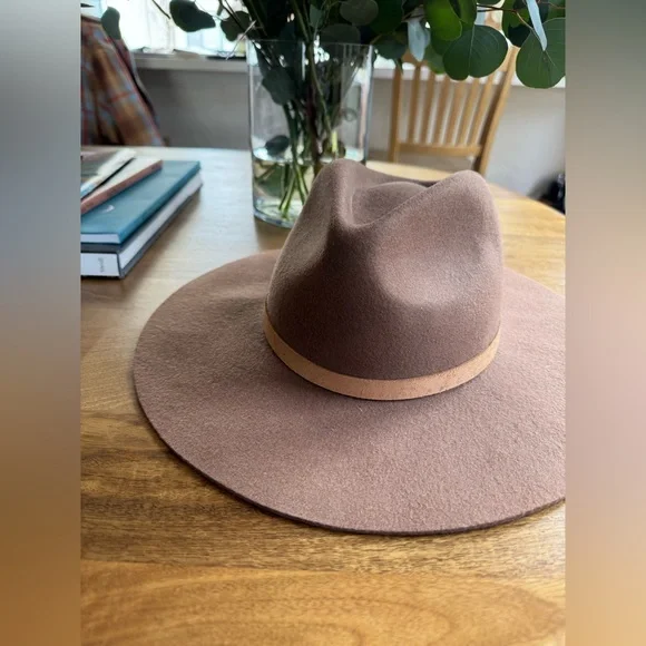 Lack of Color Hat size M in brown/tan